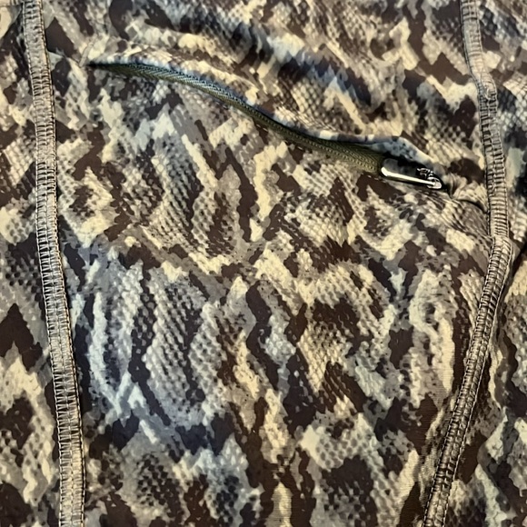 Old Navy Elevate High-Rise Leggings - Picture 6 of 7